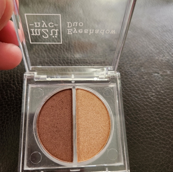 M2Ü M2U NYC COBBLE HILL Eyeshadow Duo brand new - Picture 3 of 4